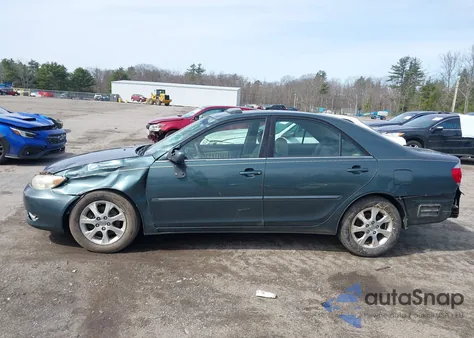 2005 Toyota Camry Le V6/Xle V6 z USA, uszkodzony, nr VIN 4T1BF30K95U085376